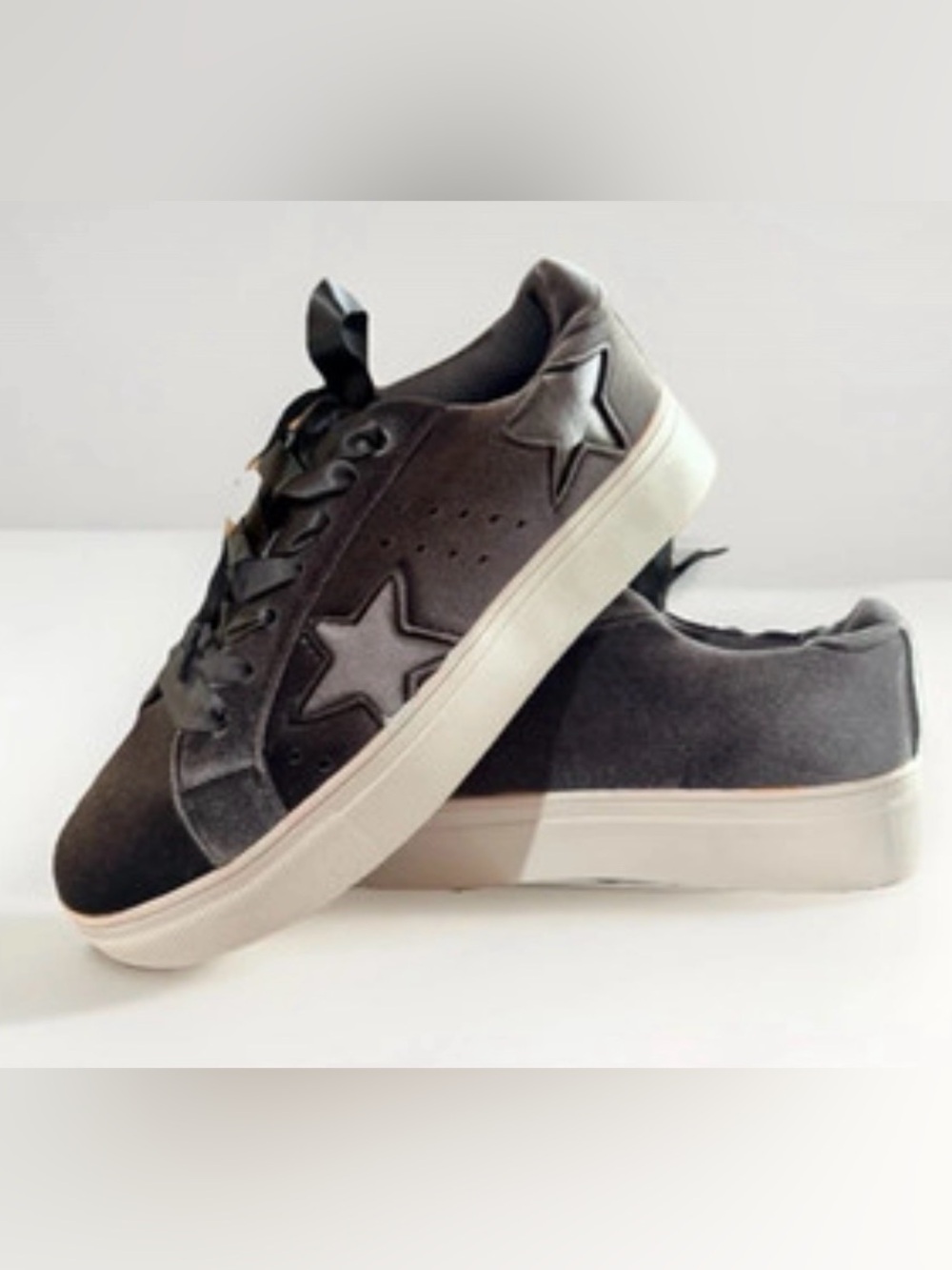 Gray Velvet Star Accent Low-Top Sneakers l 7
